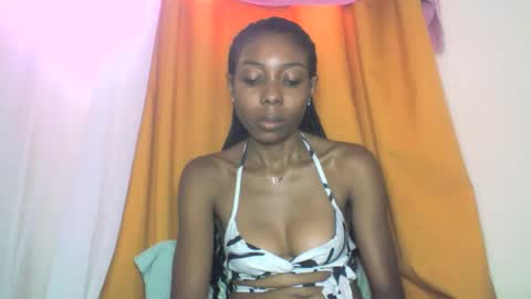 Snapshot of layannek chatting on 11.15.25 layannek online show from 11.15.25