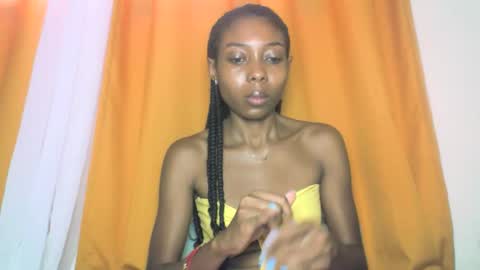 Snapshot of layannek chatting on 11.19.25 layannek online show from 11.19.25