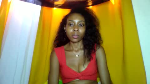 Snapshot of layannek chatting on 11.25.25 layannek online show from 11.25.25