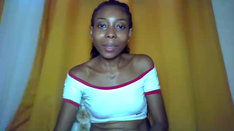 Snapshot of layannek chatting on 11.30.25 layannek online show from 11.30.25