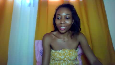 Snapshot of layannek chatting on 12.19.25 layannek online show from 12.19.25