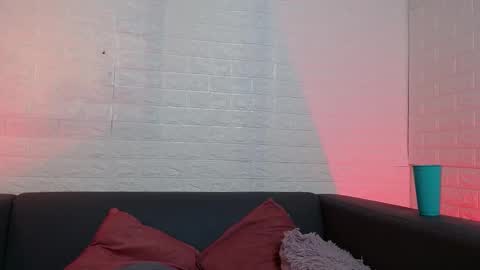 Layla online show from 02.25.25