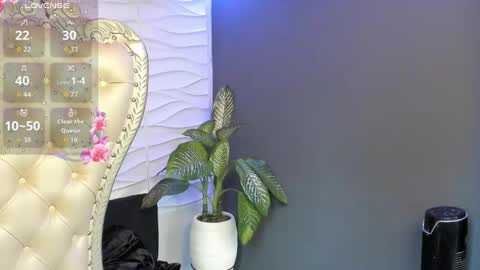 Layla online show from 09.11.25