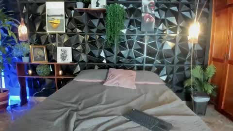 Layla online show from 09.23.25