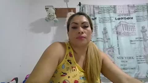 Snapshot of layla_astrum chatting on 11.16.25 layla_astrum online show from 11.16.25