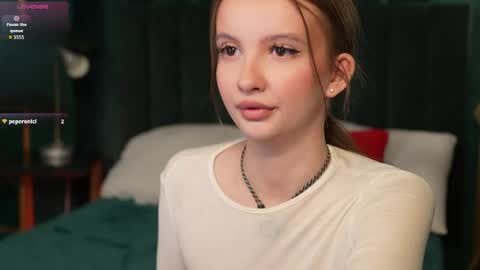 Snapshot of layla_bloom chatting on 04.21.26 Your sweet girl-next-door online show from 04.21.26