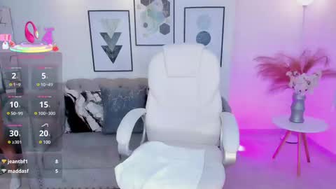 Layla Breezee online show from 03.12.25