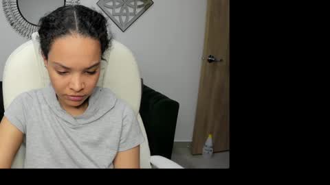 Layla Breezee online show from 10.20.25