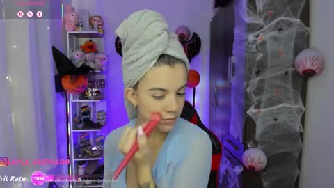 Layla online show from 10.24.25