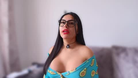 Snapshot of layla_nicols chatting on 04.30.26 Layla online show from 04.30.26