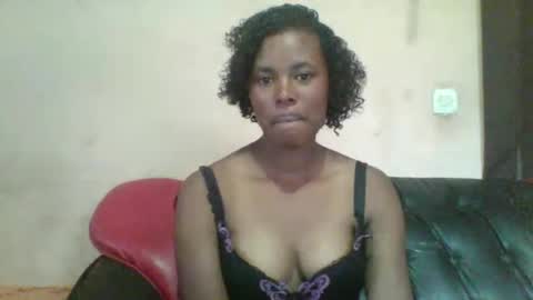 Snapshot of laylah517 chatting on 11.05.25 laylah517 online show from 11.05.25