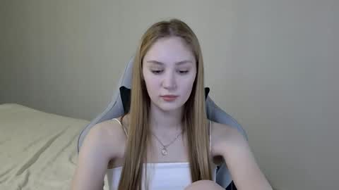 Snapshot of laylla001 chatting on 02.04.25 Laylla001 online show from 02.04.25