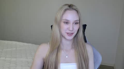 Snapshot of laylla001 chatting on 10.06.25 Laylla001 online show from 10.06.25