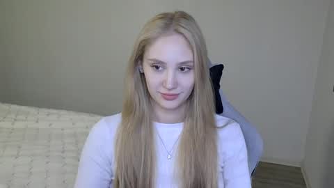 Snapshot of laylla001 chatting on 10.20.25 Laylla001 online show from 10.20.25