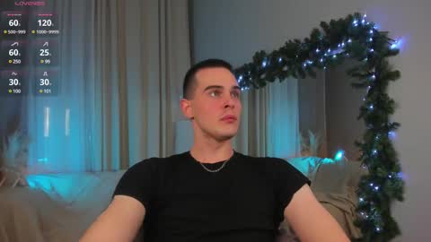 Snapshot of laynevibe chatting on 01.08.25 ntmu online show from 01.08.25