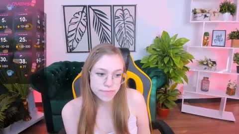 layriantavee online show from 02.23.25