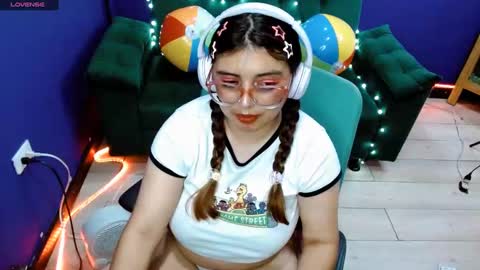 Snapshot of lcherryblossoml chatting on 09.18.25 lcherryblossoml online show from 09.18.25