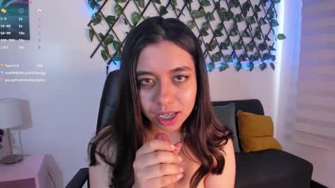 Lea Velle online show from 12.21.24