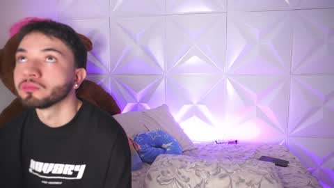 Snapshot of league_of_lovers2 chatting on 02.08.25 Vero Andy and Caius online show from 02.08.25