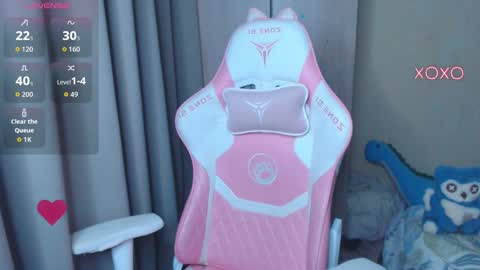 Snapshot of leah__gotty chatting on 12.17.25 Leah Gotty online show from 12.17.25