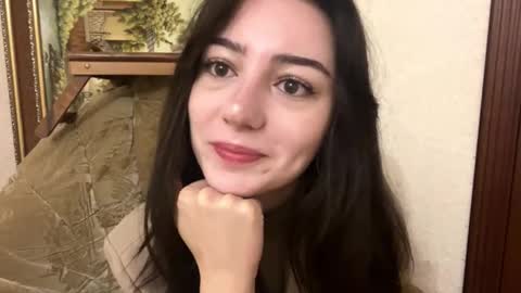 Snapshot of leahduran chatting on 10.20.25 Amity online show from 10.20.25