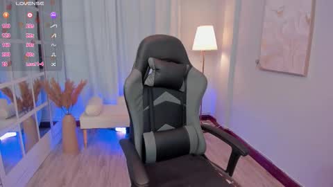 Leah Jones online show from 12.03.25