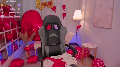 Snapshot of leahjones_ chatting on 02.14.26 Leah Jones online show from 02.14.26