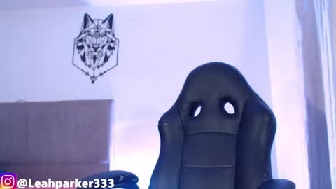Snapshot of leahparker33 chatting on 04.15.26 leahparker33 online show from 04.15.26