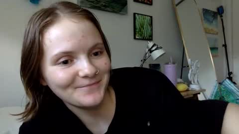 Snapshot of leahsroom1 chatting on 12.15.24 Summer Pearl online show from 12.15.24