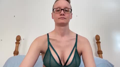 Snapshot of leahwilde chatting on 02.24.25 Lee online show from 02.24.25