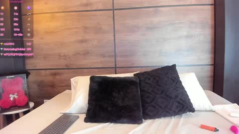 Snapshot of leamonroe__ chatting on 01.03.25 Hey Im Lea online show from 01.03.25