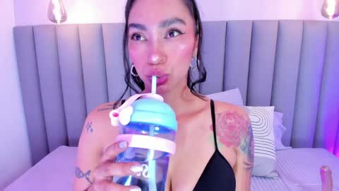 Snapshot of leamonroe__ chatting on 05.22.26 Hey Im Lea online show from 05.22.26