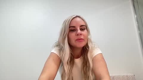 Snapshot of leannaxox chatting on 01.22.25 Leanna online show from 01.22.25