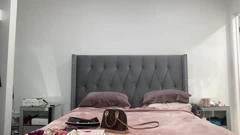 Snapshot of leannaxox chatting on 02.11.25 Leanna online show from 02.11.25