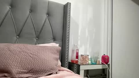 Snapshot of leannaxox chatting on 03.07.25 Leanna online show from 03.07.25