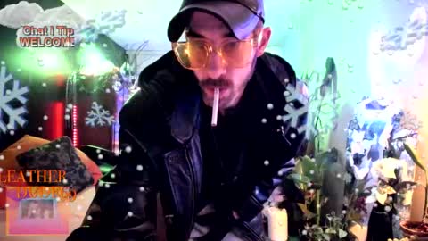 Snapshot of leatherdude69 chatting on 12.19.24 leatherdude69 online show from 12.19.24