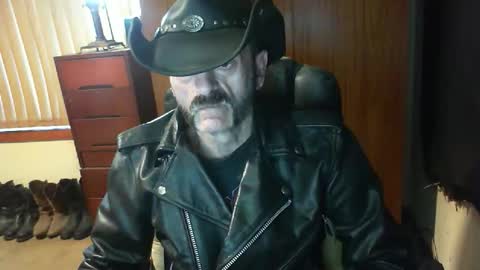 Snapshot of leathergreaser chatting on 04.27.26 leathergreaser online show from 04.27.26