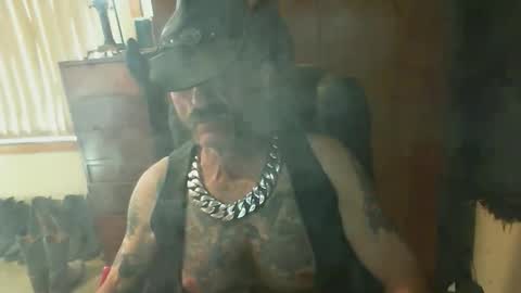 Snapshot of leathergreaser chatting on 04.28.26 leathergreaser online show from 04.28.26