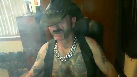 Snapshot of leathergreaser chatting on 04.29.26 leathergreaser online show from 04.29.26