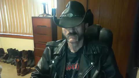 Snapshot of leathergreaser chatting on 04.30.26 leathergreaser online show from 04.30.26