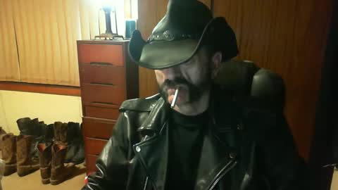 Snapshot of leathergreaser chatting on 05.01.26 leathergreaser online show from 05.01.26