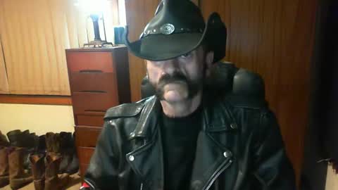 Snapshot of leathergreaser chatting on 05.02.26 leathergreaser online show from 05.02.26