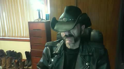 Snapshot of leathergreaser chatting on 05.04.26 leathergreaser online show from 05.04.26