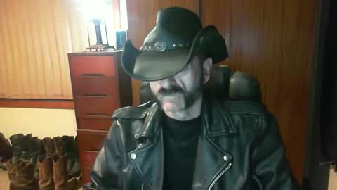Snapshot of leathergreaser chatting on 05.05.26 leathergreaser online show from 05.05.26