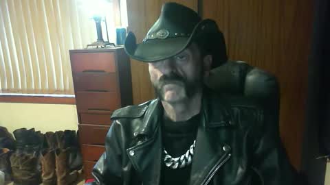 Snapshot of leathergreaser chatting on 05.06.26 leathergreaser online show from 05.06.26