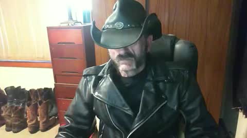 Snapshot of leathergreaser chatting on 05.09.26 leathergreaser online show from 05.09.26