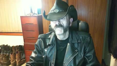 Snapshot of leathergreaser chatting on 05.09.26 leathergreaser online show from 05.09.26