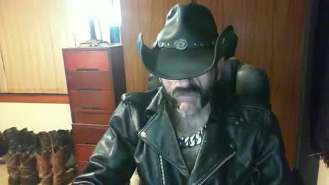 Snapshot of leathergreaser chatting on 05.12.26 leathergreaser online show from 05.12.26