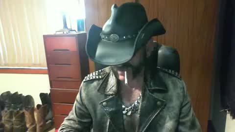 Snapshot of leathergreaser chatting on 05.13.26 leathergreaser online show from 05.13.26
