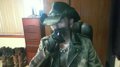 Snapshot of leathergreaser chatting on 05.14.26 leathergreaser online show from 05.14.26